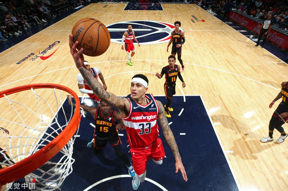 足球界崭露 足球界崭露